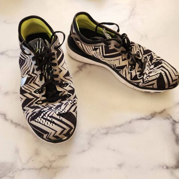 Nike zebra black white stripe geometric tribal size 8 adult unisex sneakers - Picture 1 of 7